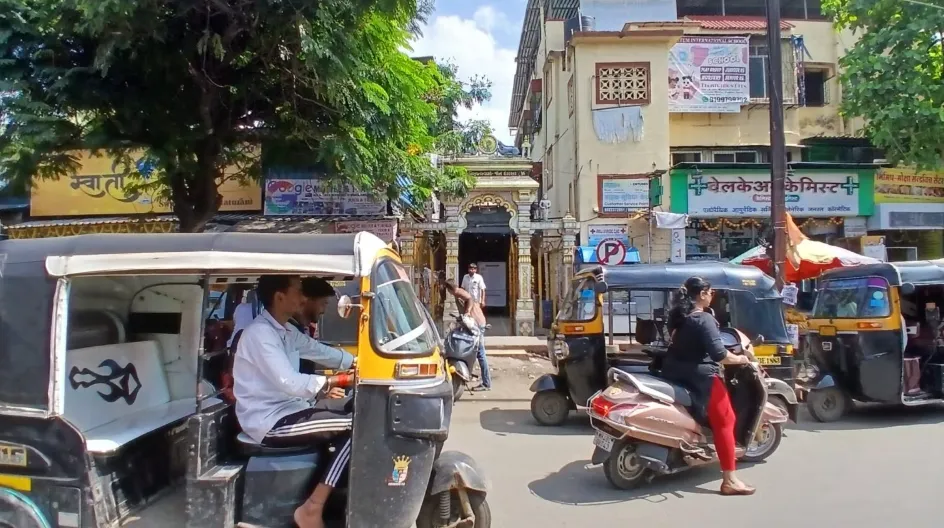 In eastern Nalasopara, a peripherial suburb of Mumbai, autorickshaws serve over 120,000 passengers per day. Photo: Darsheet Vora/Mumbai Living Lab